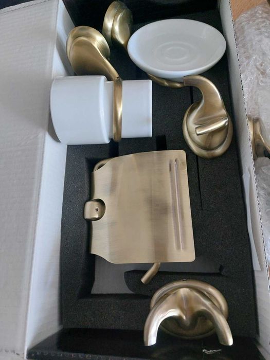 набір латунних аксесуарів для ванної кімнати. Виробник Італія.