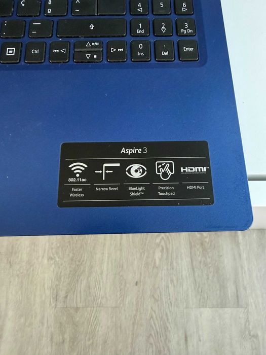 Portátil Aspire 3 15.6'' I5 RAM: 8GB-256GB - NVIDIA GeForce MX330