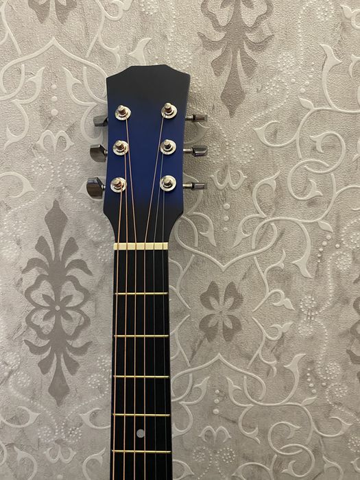 Продам гітару з набором!!