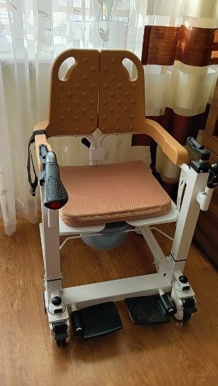 Sprzedam wózek podnosząco-sanitarny