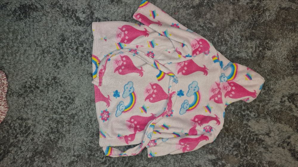 Szlafrok Dziewczęcy 110 116 Trolls grubszy porządny miękki róż tęcza