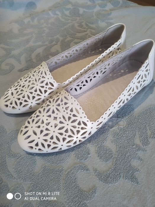 Продам літні шкіряні туфлі балетки