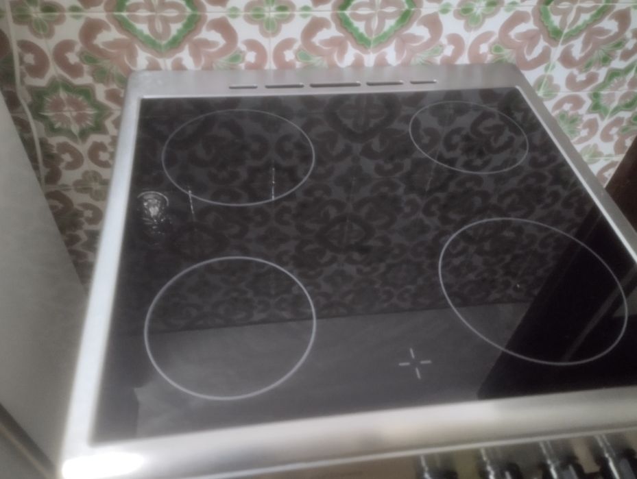 Fogão de indução novo nunca foi instalado