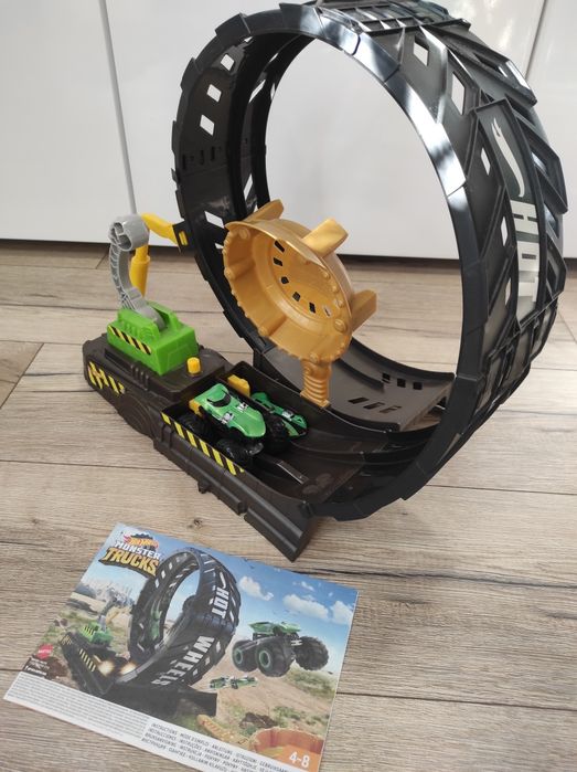 Hot Wheels Monster Trucks Epicka Pętla Kaskaderska.