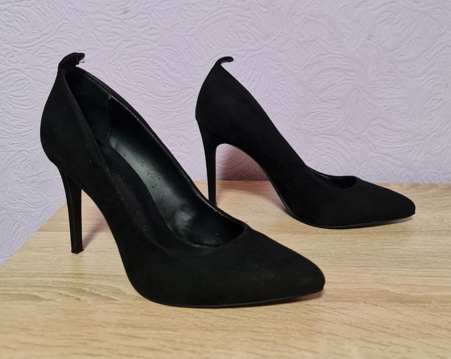 Жіночі замшеві туфлі-човники Bershka