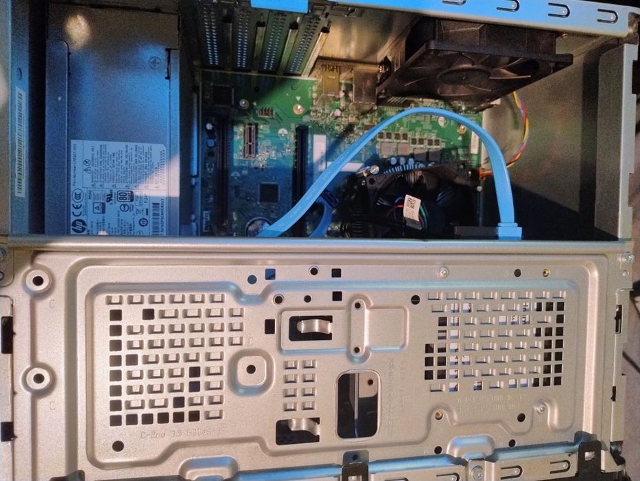 Komputer HP 285 G3 MT ryzen 5 2400g 16gb ram