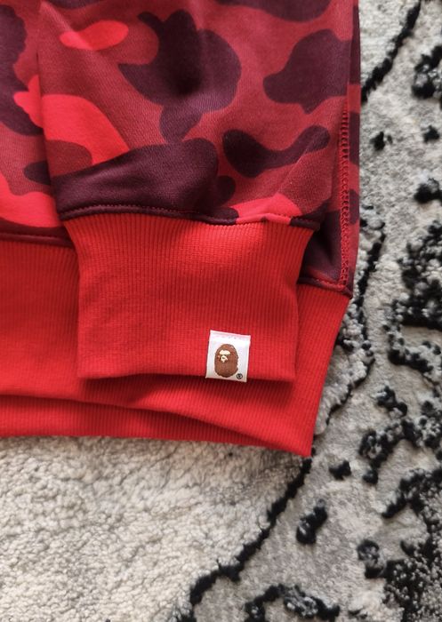 Czerwona bluza bape
