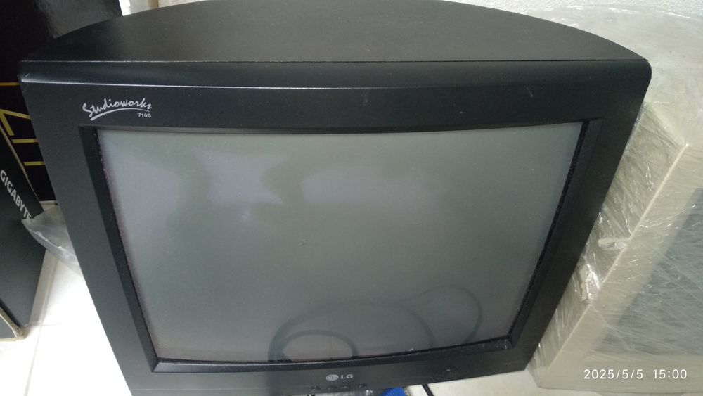 Vendo vários monitores novos e usados ler discrição