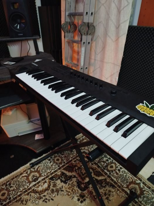 Teclados Kontakt 49
