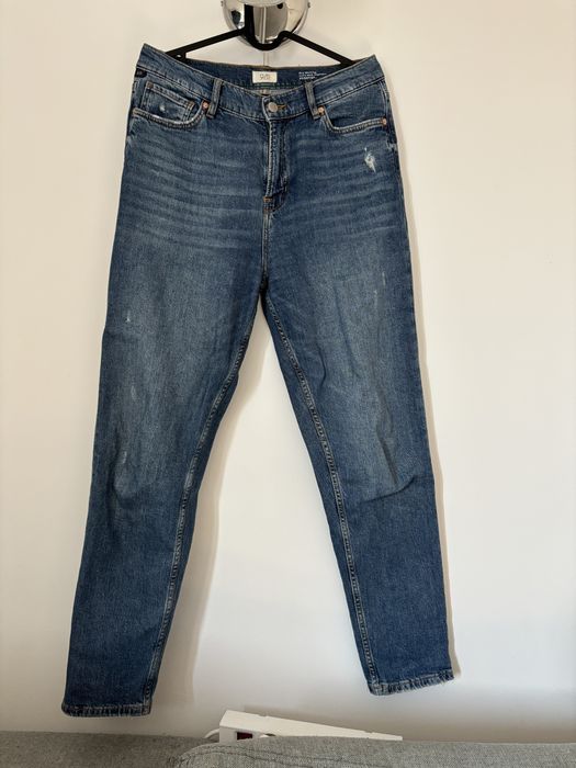 Niebieskie jeansy