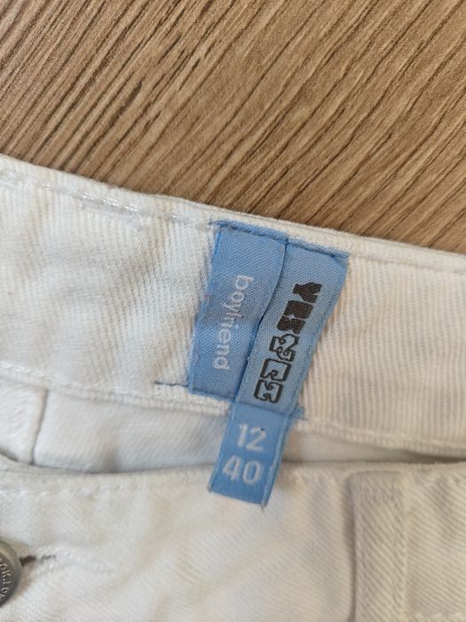 Białe jeansowe szorty – must-have na lato r40