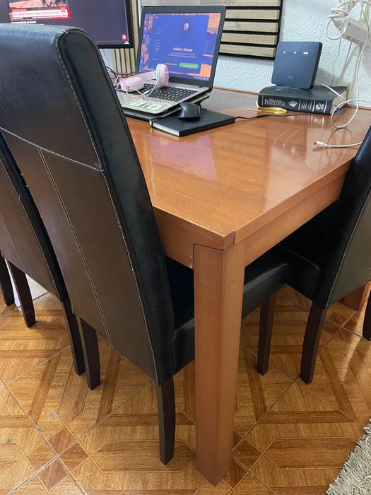 Mesa Sala+ cadeiras (muito bom estado)