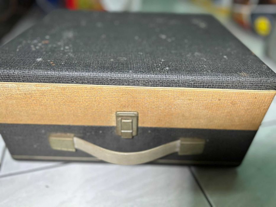 Gira-Discos Portátil Grundig Vintage – Raridade Alemã