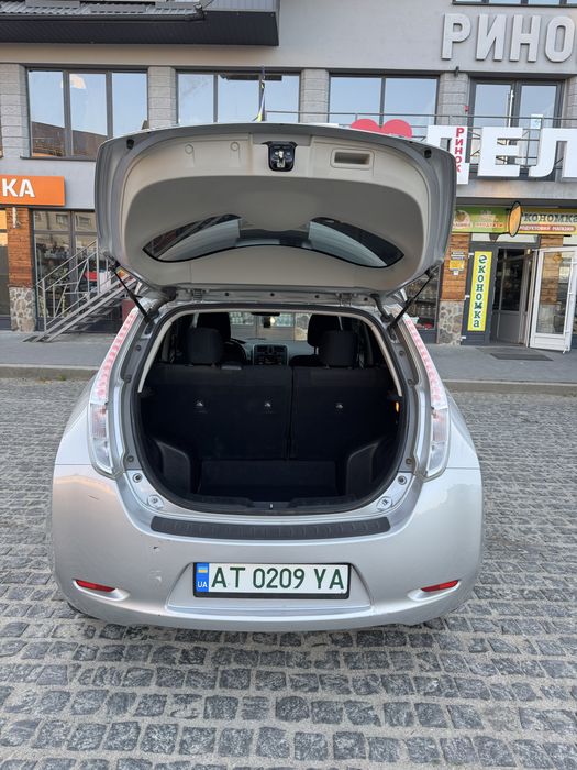 Автомобіль Nisan Leaf