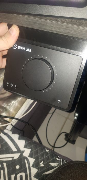 Elgato Wave XLR usado com suporte