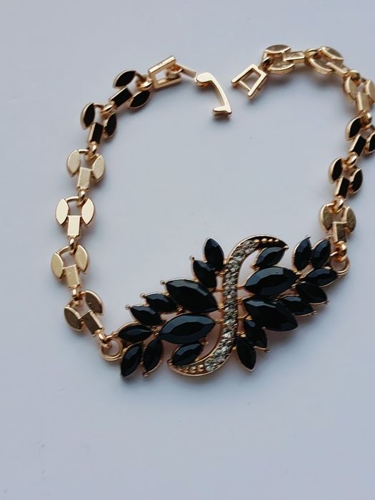 Bransoletka w kolorze złota