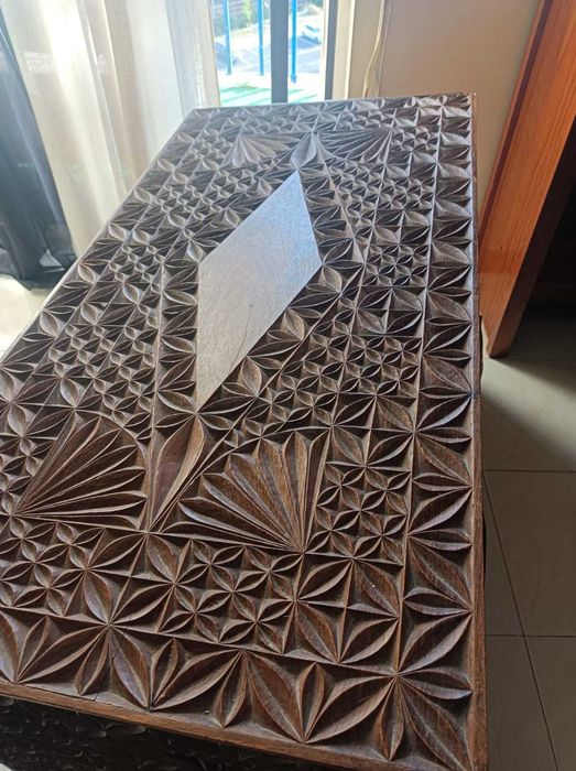 Baú trabalhado antigo