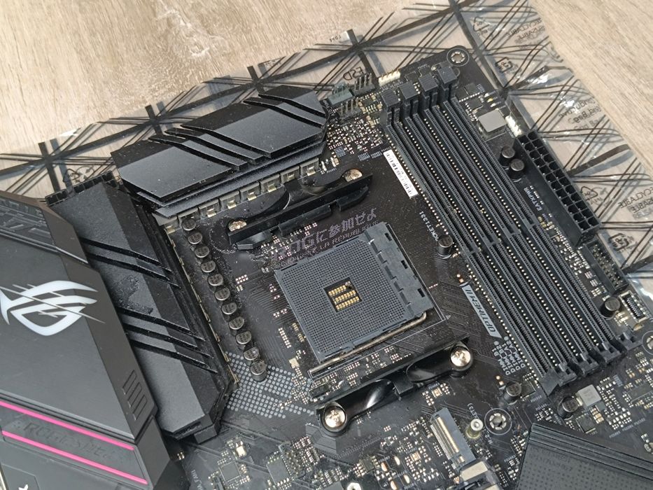 ASUS ROG Strix B550-E Gaming AM4 ATX - Para Reparar