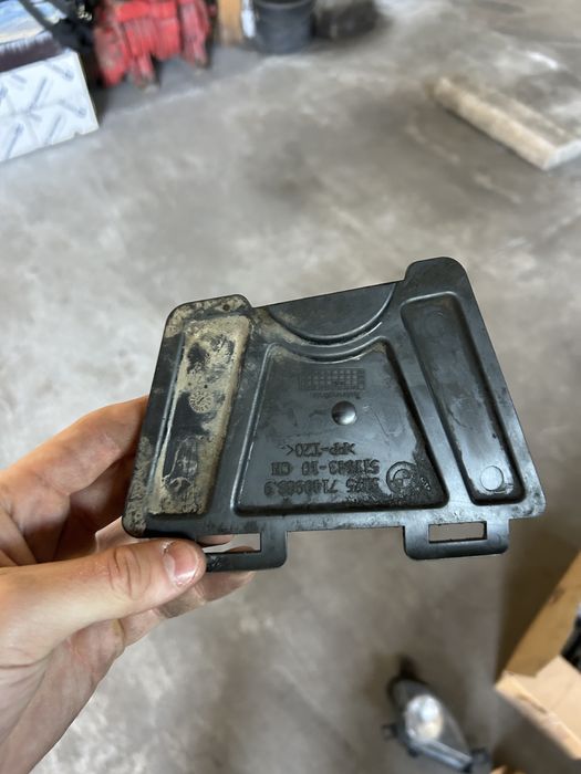 Bmw e90 części czujnik temp lampa przeciwmgielna zamki maski znaczek grill gałka