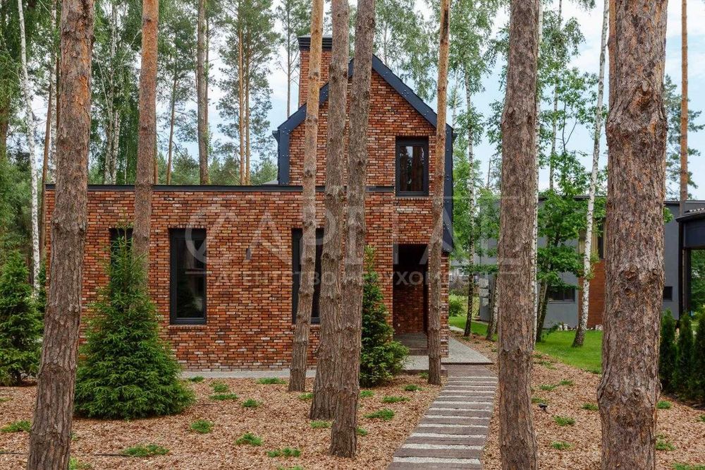 Продаж 2-поверхового будинку 200м2, с. Лебедівка, КМ Riviera Village