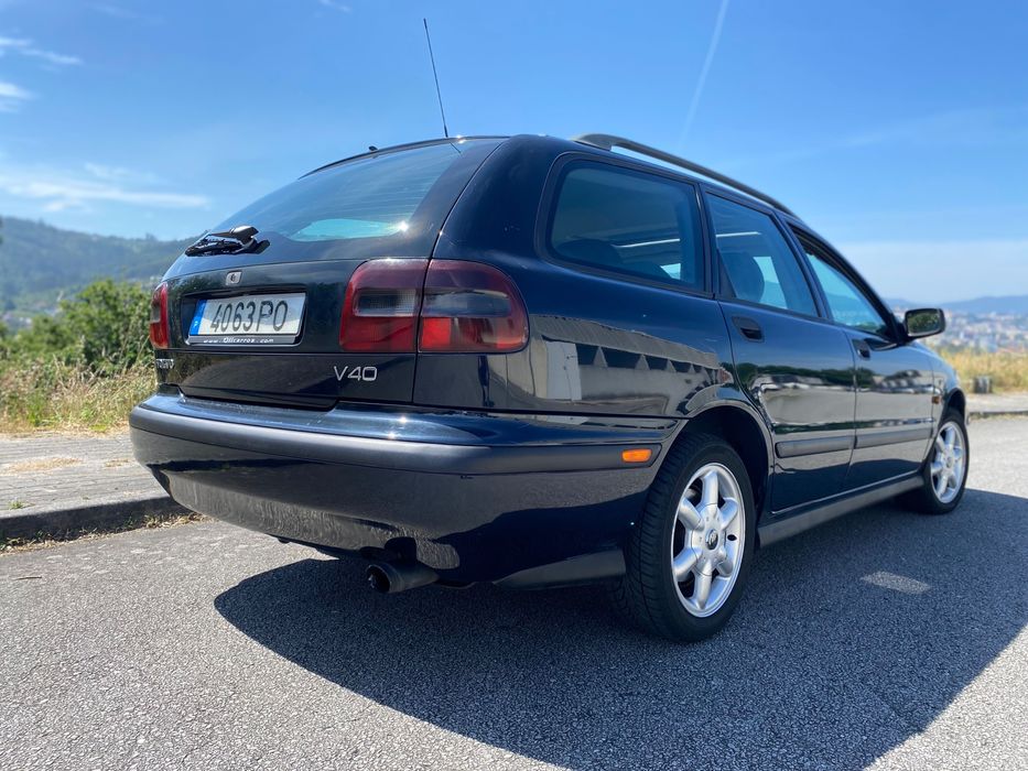 Volvo V40 1.9 TD Sport - Teto de Abrir | Pele | Bancos Aquecidos | Bancos Infantis Integrados