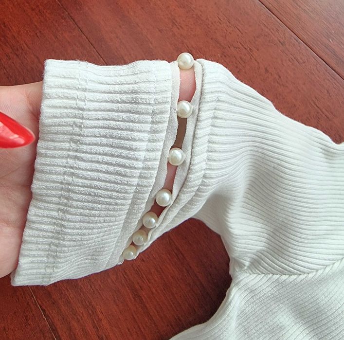 Camisola branca curta com detalhes estilo pérolas Bershka, tamanho XS