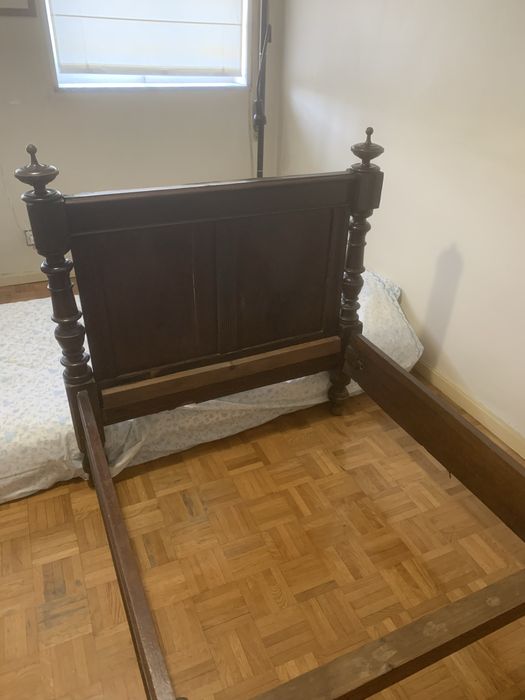 Vendo cama antiga em mogno