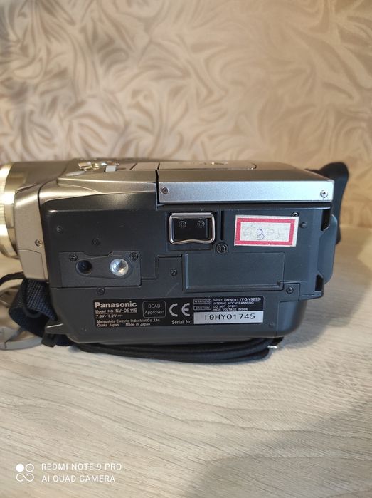 Видеокамера Panasonic NV-DS11 (MiniDV) 
Продам цифровую видеокамеру Panasonic NV-DS11 (формат кассет