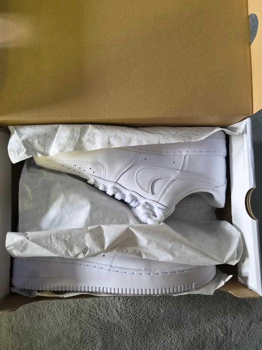 Nowe buty Nike Air Force 1 '07 Białe rozmiar 43