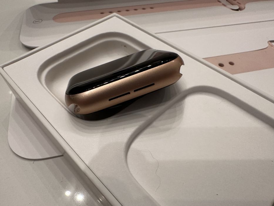 Zegarek Apple Watch Series 6 32 GB 44 mm GPS Gold Alu Pink