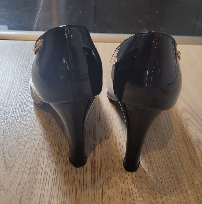 Szpilki Sergio Leone.Rozmiar 38.Wysokość ok 10 cm.