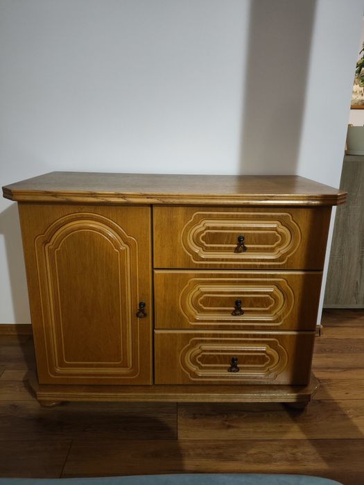 Sprzedam solidną komodę