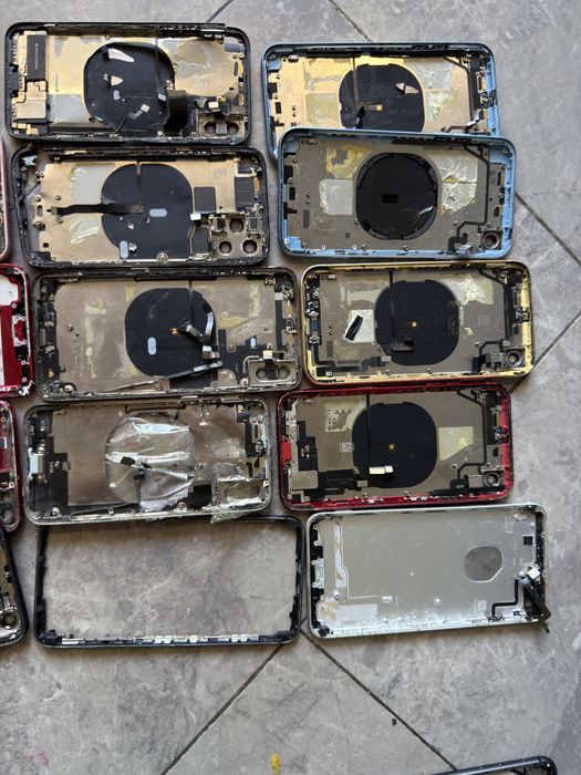 Lot iphone xr,11-83 шт
