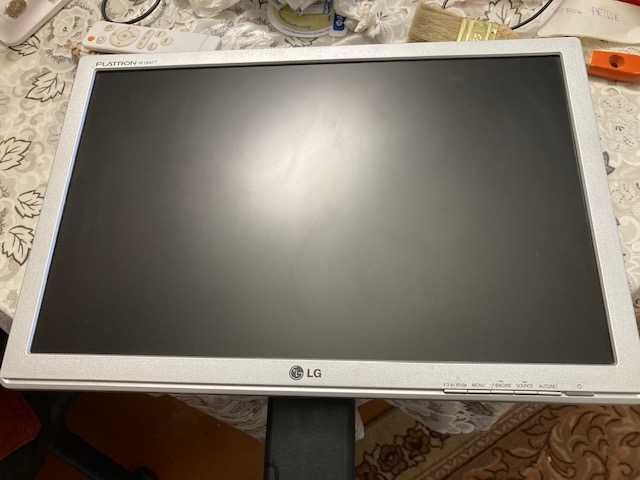 Монітор TFT19" LG flatron  W1942T Silver