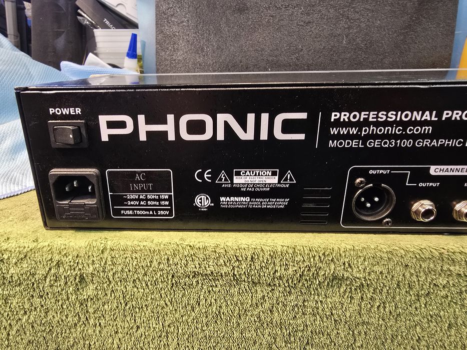 PHONIC GEQ3100 profesjonalny korektor graficzny.