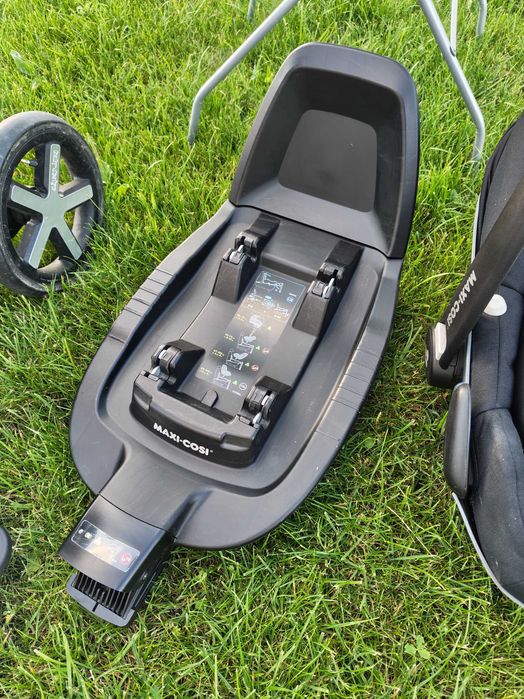 Wózek Baby Design Husky 2021 + fotelik Maxi Cosi Pebble Pro + dodatki