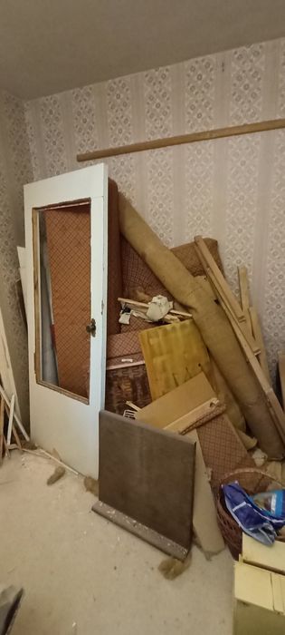 Дрова мебель разломанная