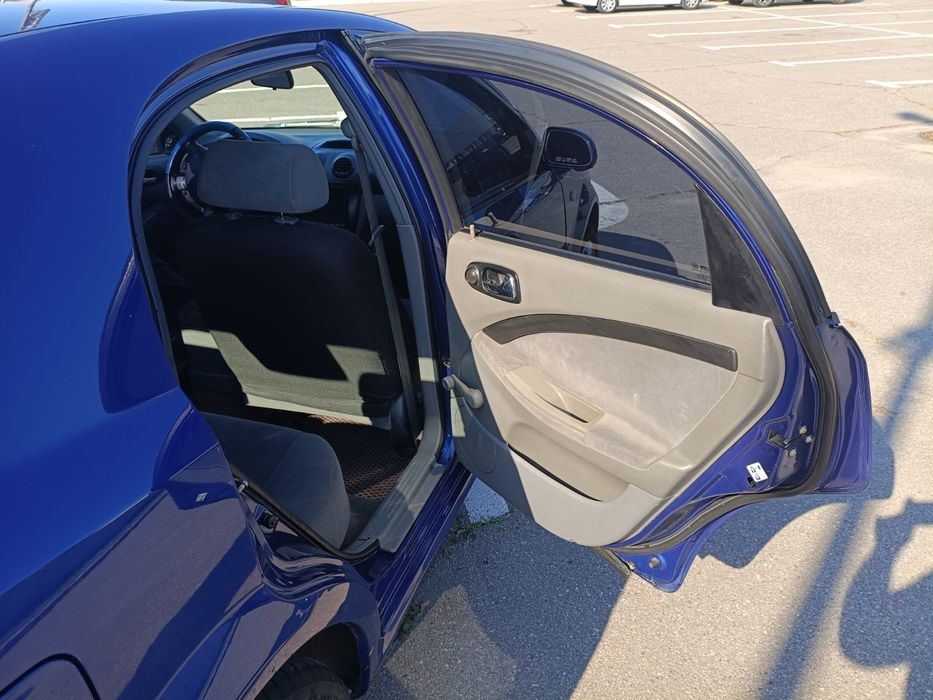 Продам гарний автомобіль Шевроле лачеті