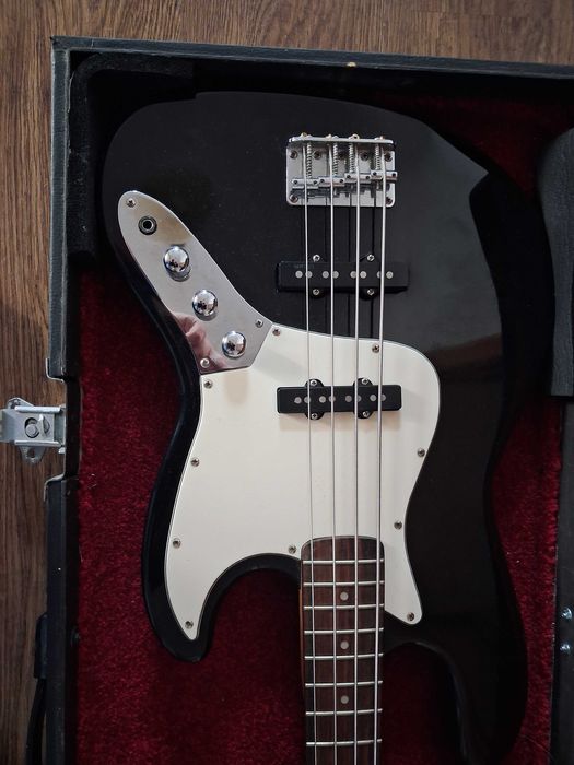 Gitara basowa Fender Jazz Bass + case