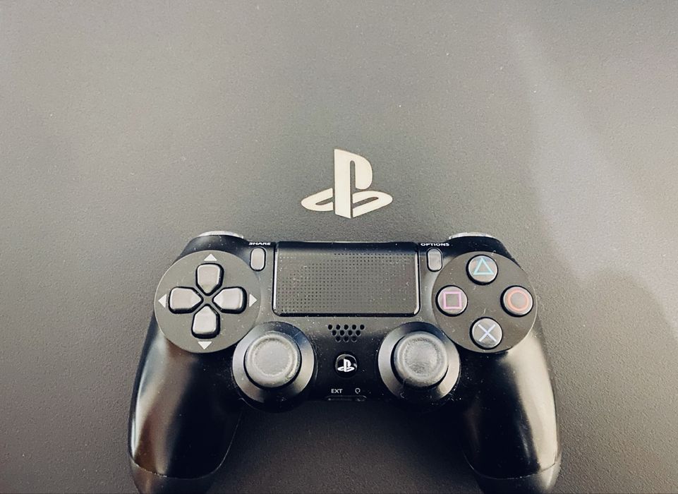 Продам PS4 PRO 1TB