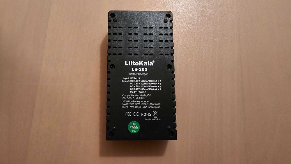 Универсальное зарядное устройство LiitoKala Lii-202 с функцией Power Bank