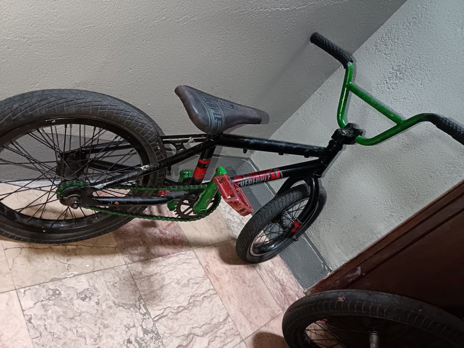 Vendo 2 bmx uma roda 20 e outra roda 16 pra desocupar  300 euros as duas