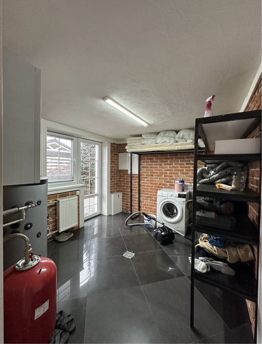 Просторий будинок у Тарасівці: зруб, 4 спальні, 7,5 соток!