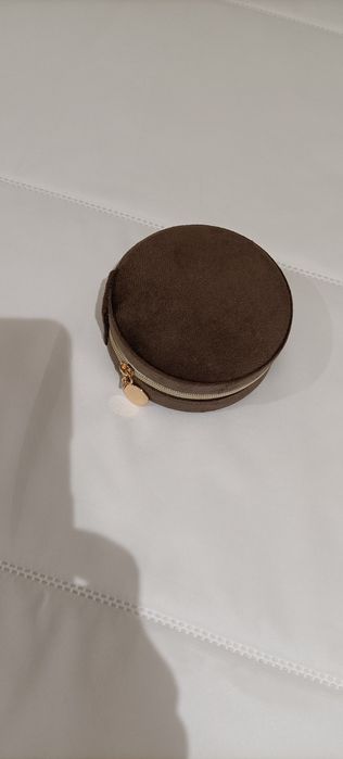 Caixa nova de jóias em veludo por fora