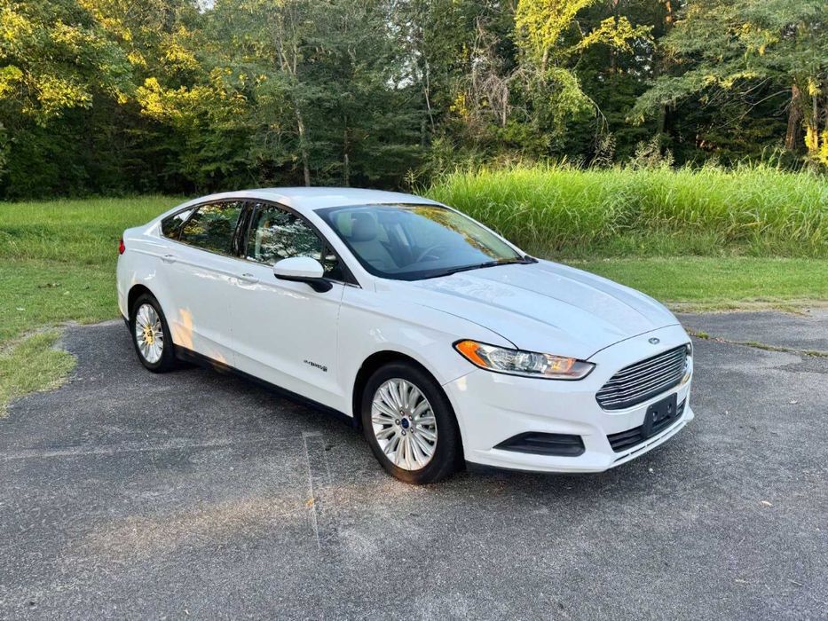 Ford Fusion Titanium Hybrid      2014