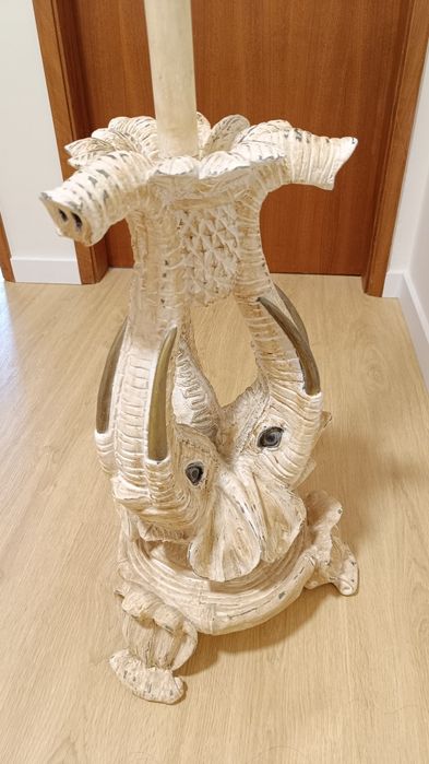 Cabideiro bengaleiro de pé branco vintage