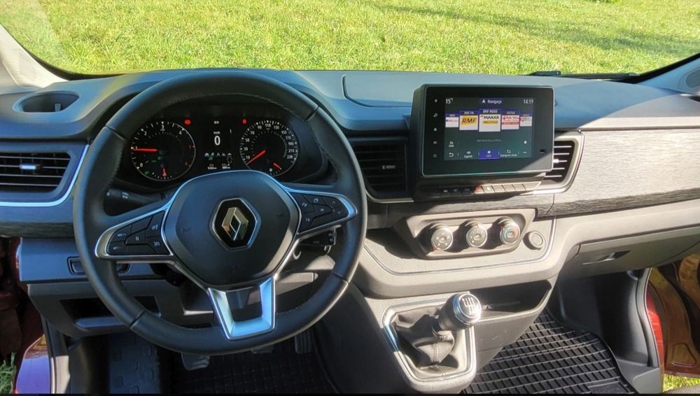 Wynajem busa 9-osobowego Renault Trafic 2023 | Kat. B | Krótki i długi termin