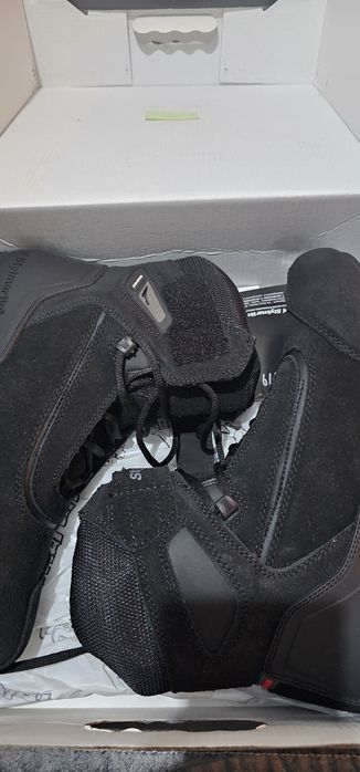 Botas novas na caixa