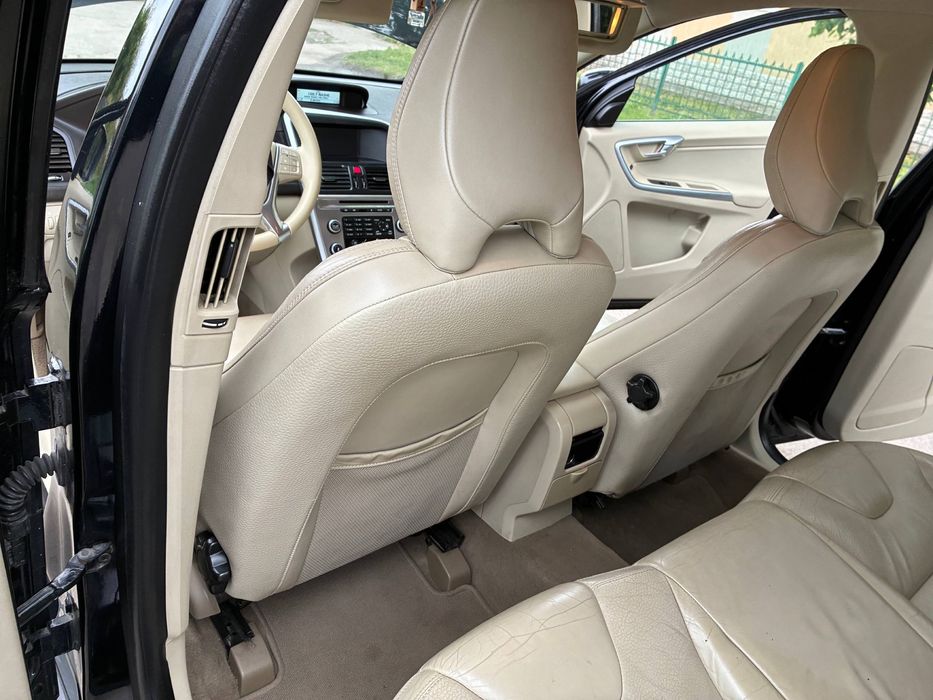 Продам Volvo XC60 2.4 дизель автомат 4wd