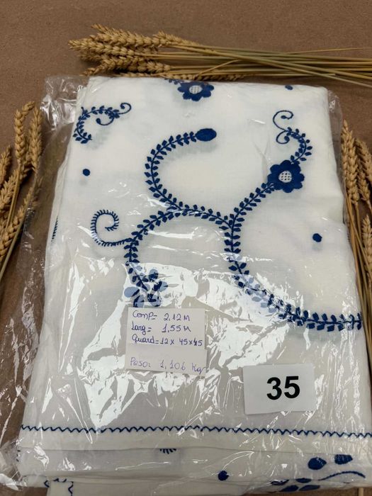 Toalha de mesa em linho, bordada à mão em Viana do Castelo